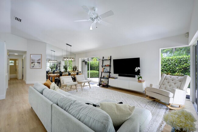 Foto del edificio - 32 Admirals Ct