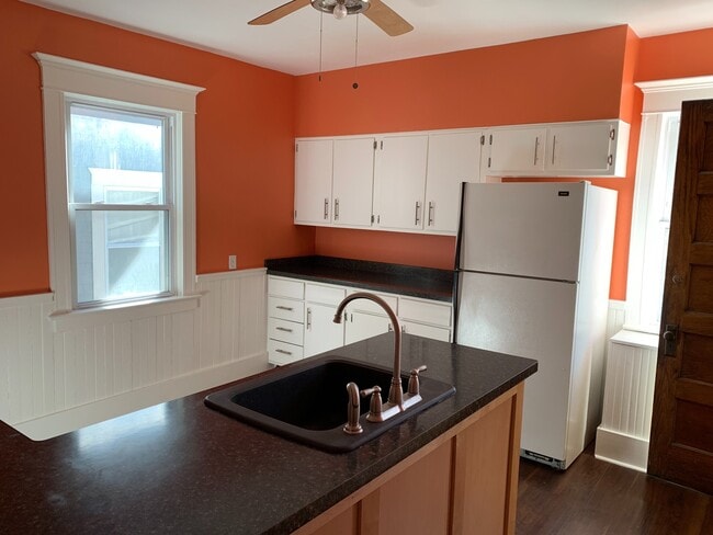 Foto del edificio - 75 Inwood Pl