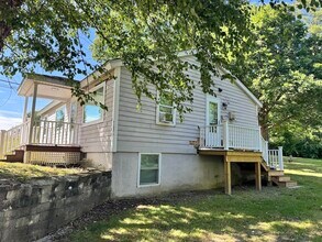 Building Photo - 3 Pine Crest Dr