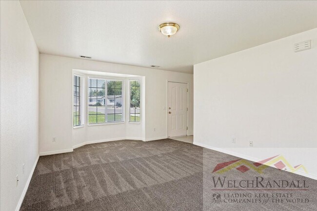 Building Photo - 3 Bed 1.5 Bath Duplex in Ogden!