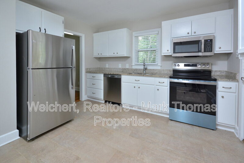 Foto principal - 2405 Albany St