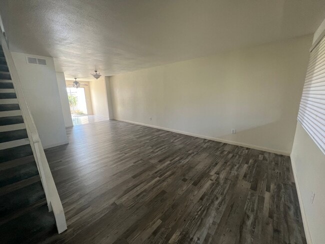 Foto del edificio - 2 Bedroom 1.5 Bath townhouse in Escondido