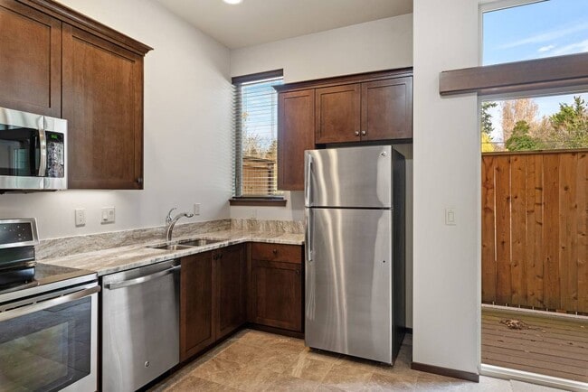 Building Photo - 180 Madrona Way NE