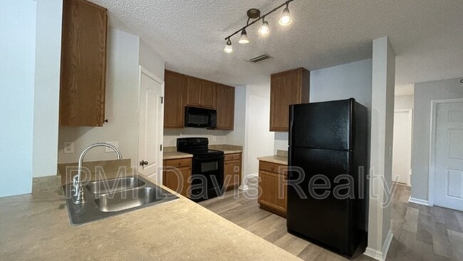 Foto del edificio - 4609 Playschool Dr