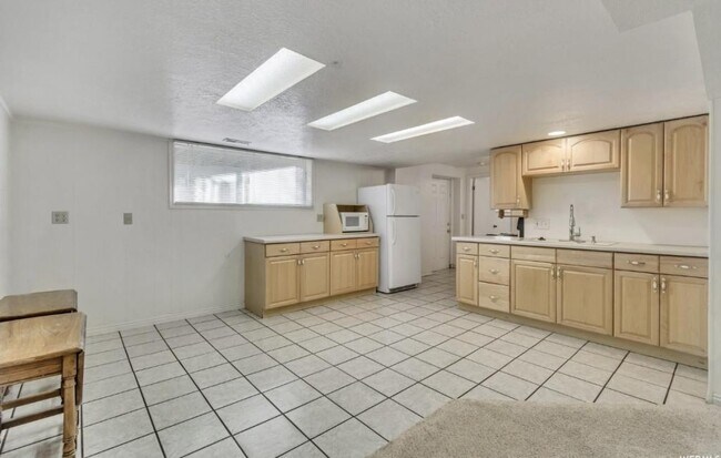 Building Photo - 2143 5500 S St