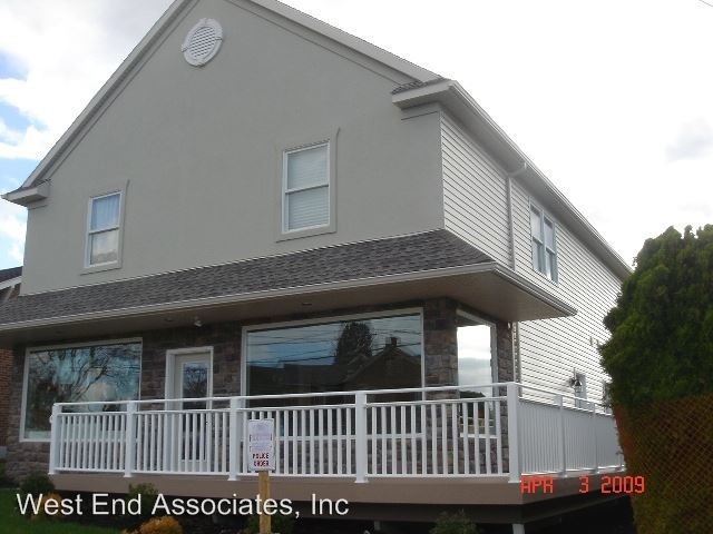 Primary Photo - 230 S Main St