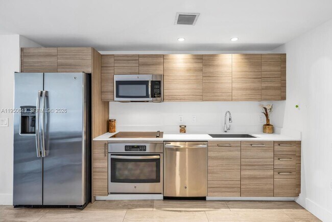 Foto del edificio - 121 NE 34th St