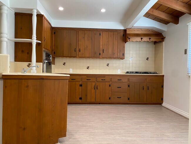 Building Photo - 5332 Don Pio Dr