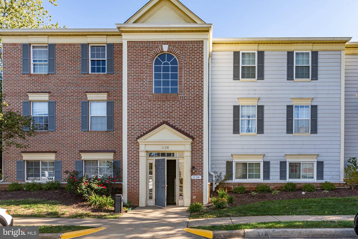 1128 Huntmaster Terrace NE Unit 101, Leesburg, VA 20176 Condo for