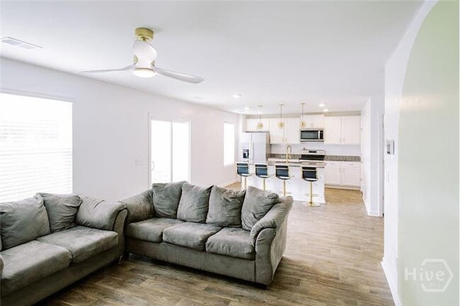 Building Photo - 123 Skylark Rd