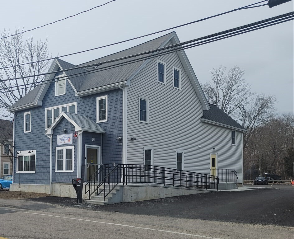 28 E Chestnut St Unit _, Sharon, MA 02067 Room for Rent in Sharon, MA