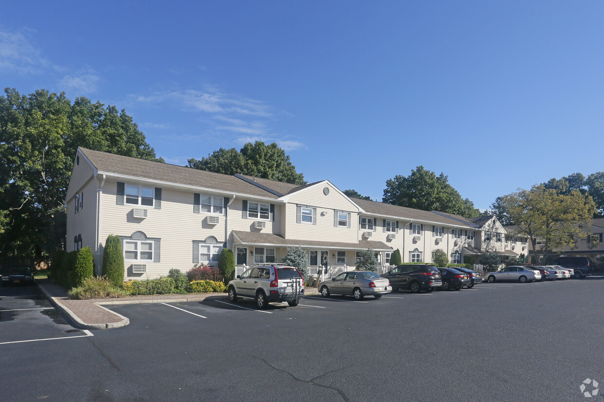 Primary Photo - Fairfield Country Club Gardens