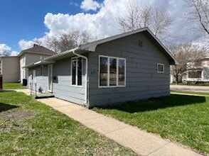 Building Photo - 401 S Maple