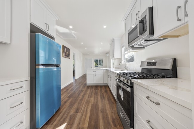 Building Photo - 1443 W 36th Pl