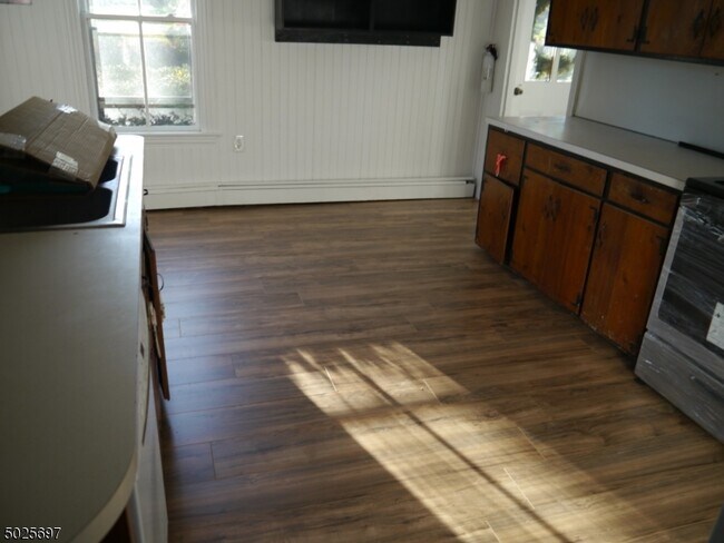 Foto del edificio - 247-247 Pittstown Rd