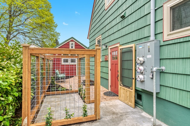 Photo - 4325 NE 42nd Ave Apartment