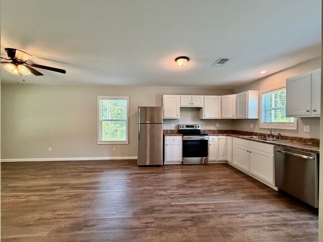 Building Photo - 1138 CR 194