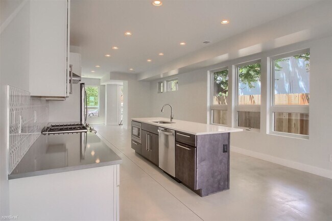 Foto del edificio - 3 br, 3.5 bath Townhome - 2170 North Willi...