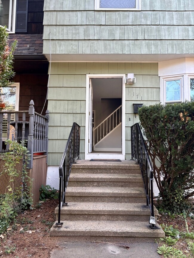 Building Photo - 171 Newhall St