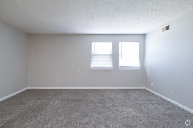 1BR, 1BA -  865SF Living Room - Newberry Parc