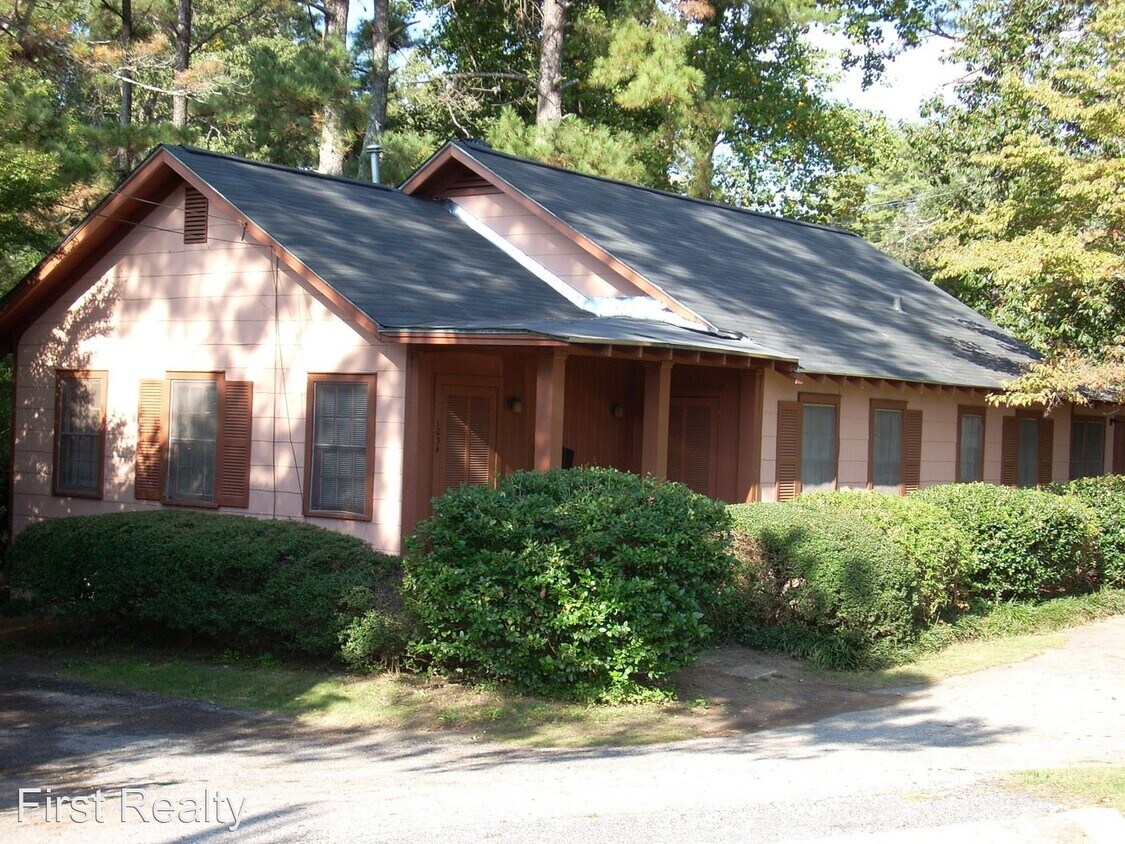 2 br, 1 bath House 1032 E. Glenn House Rental in Auburn, AL