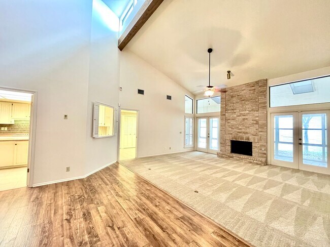 Building Photo - 3 Bedroom/3 Bath Woods of Shavano Subdivision