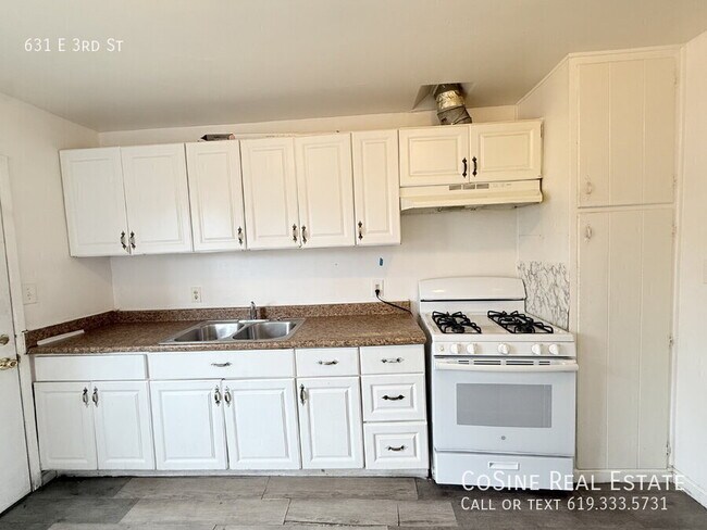 Building Photo - 631 E 3rd St