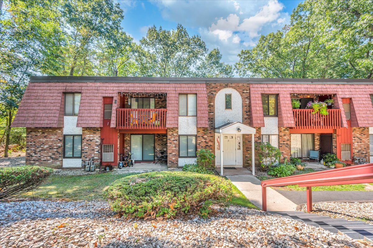 Foto principal - 31 Woodsedge Dr