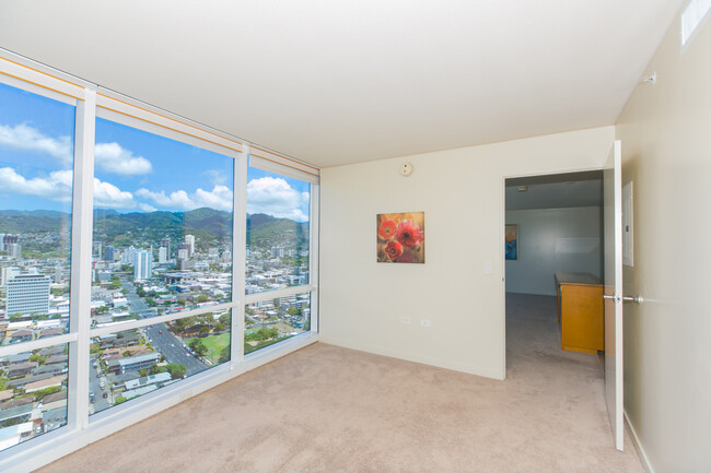 Building Photo - 1296 Kapiolani Blvd