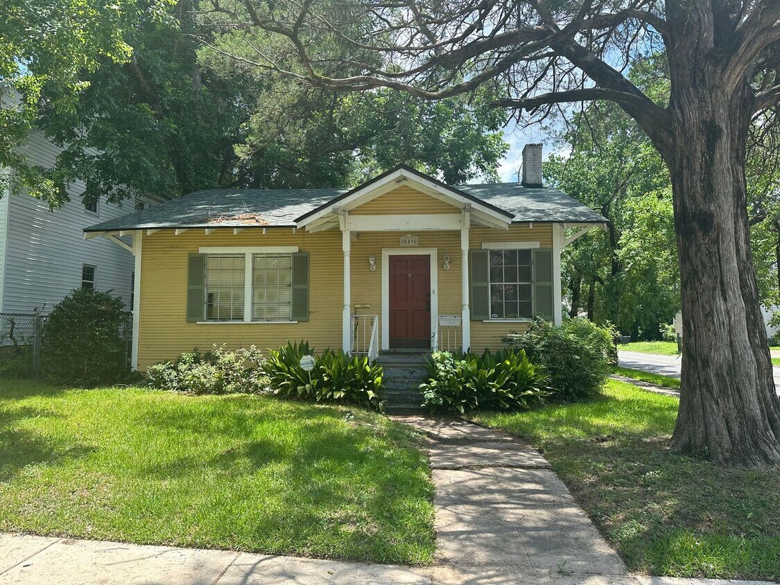 Foto principal - Gorgeous 4 Bedroom Home in South Highland