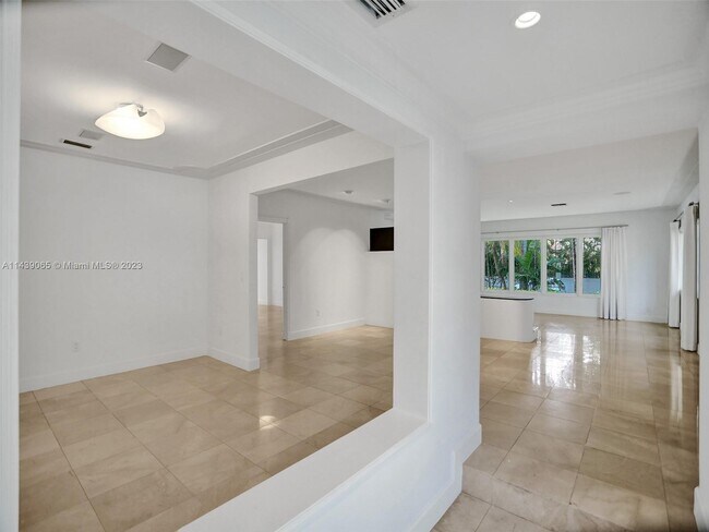 Foto del edificio - 4825 Alhambra Cir
