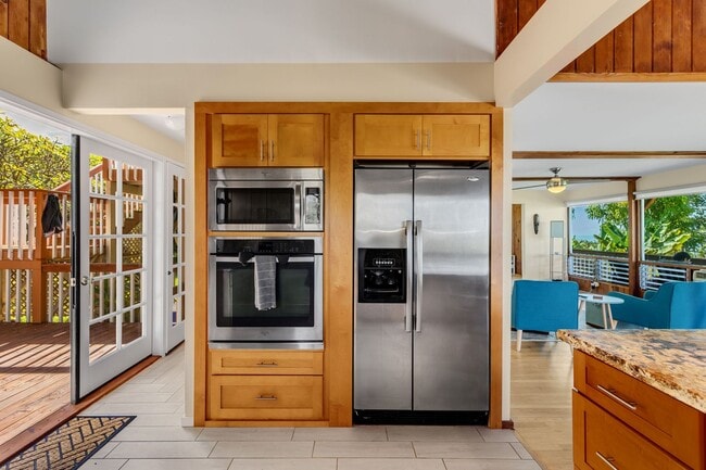 Building Photo - Your Perfect 2-Bed/2-Bath Duplex in Kailua Kona!