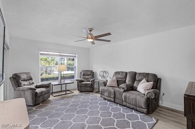 Foto del edificio - 5301 Shalley Cir E