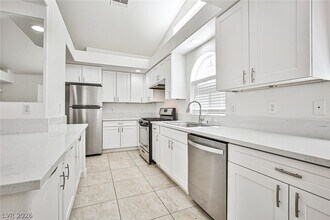 Building Photo - 9692 Cathedral Stairs Ct