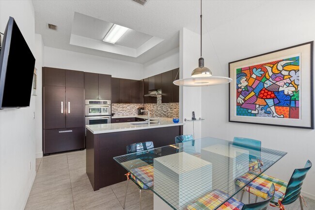 Foto del edificio - 16837 Isle of Palms Dr