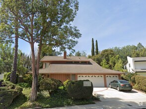 Building Photo - 6207 Elmquist Ave