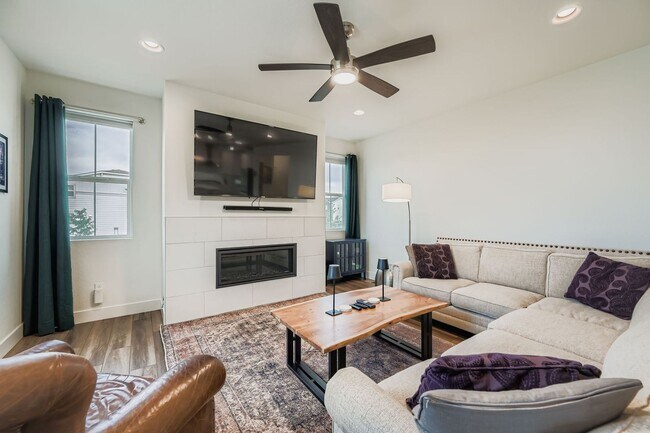 Foto del edificio - Gorgeous contemporary home in Morgan Hill,...
