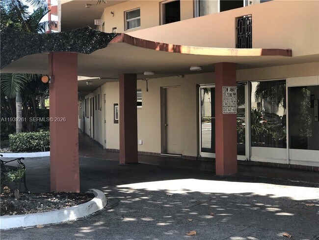 Foto del edificio - 1750 NE 191st St