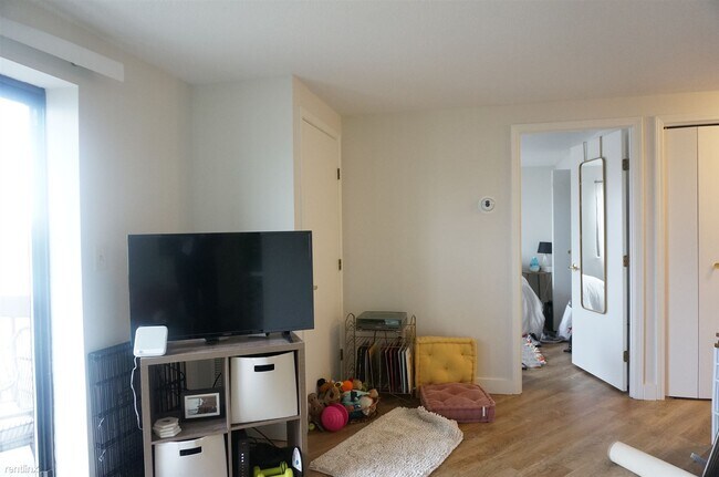 Building Photo - 1 br, 1 bath  - 25 Webster Ave # 405YB