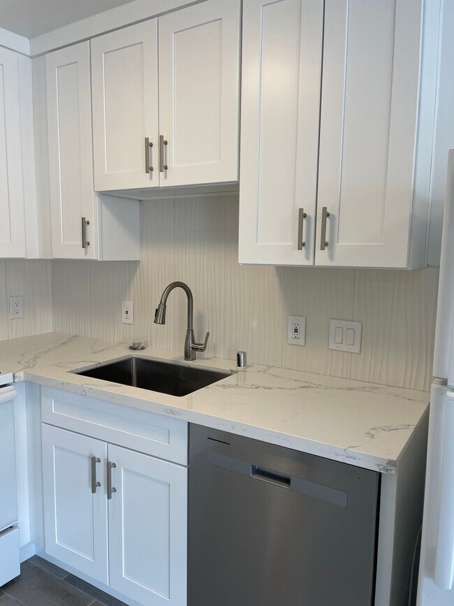 Kitchen Sink - 2820 Malabar Ave