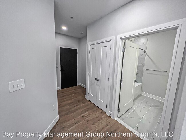 Building Photo - 1 br, 1 bath House - 635 Slaters Ln. #210
