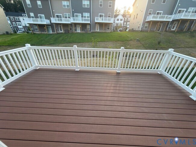 Foto del edificio - 8760 Whitman Dr