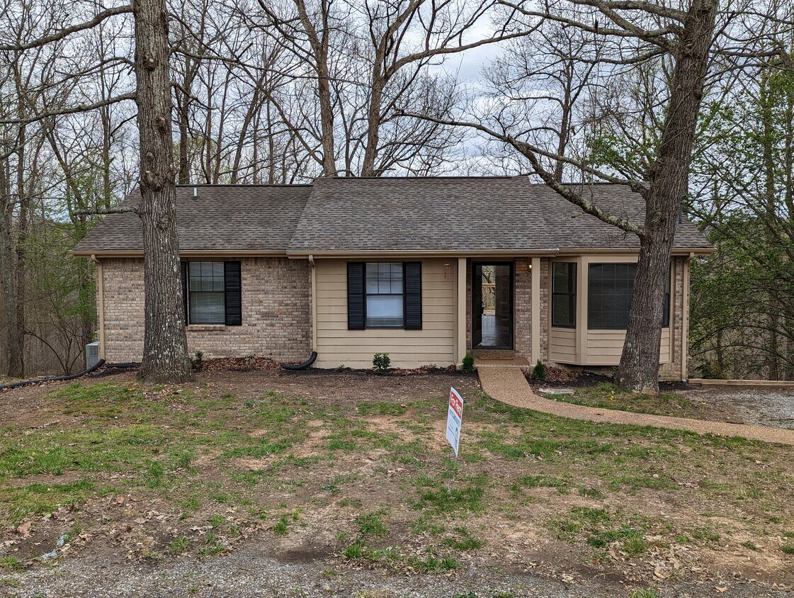 Primary Photo - 1826 Winding Way Dr