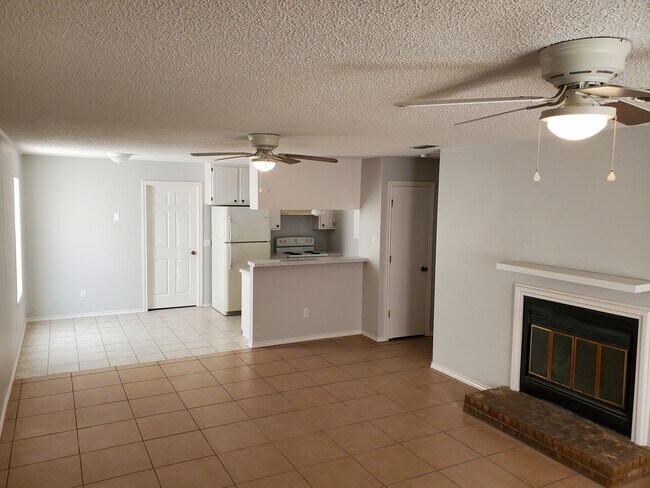 Building Photo - 4588 Oak Hill Dr