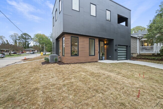Building Photo - 1012 Parker St