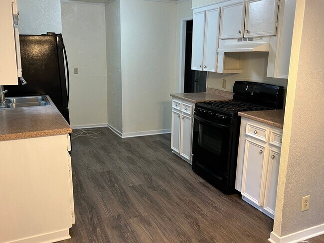 Foto del edificio - 3 Bedroom, 1 Bath