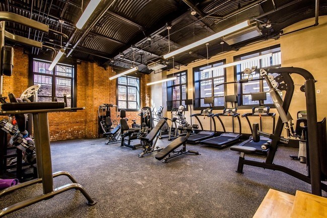 Building Photo - 17 Monitor St