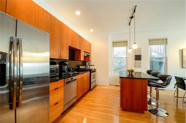 Foto del edificio - 1407 N Wicker Park Ave