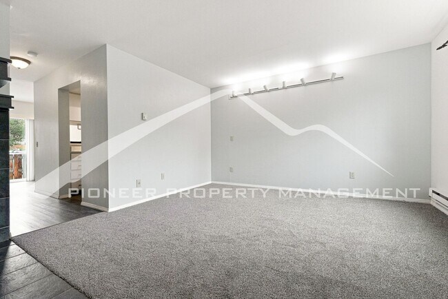 Building Photo - 7885 Barbara Ann Dr