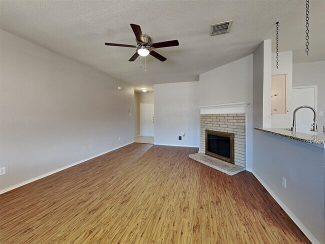 Foto del edificio - Freshly Updated, Move-In Ready, and Waiting for You!
